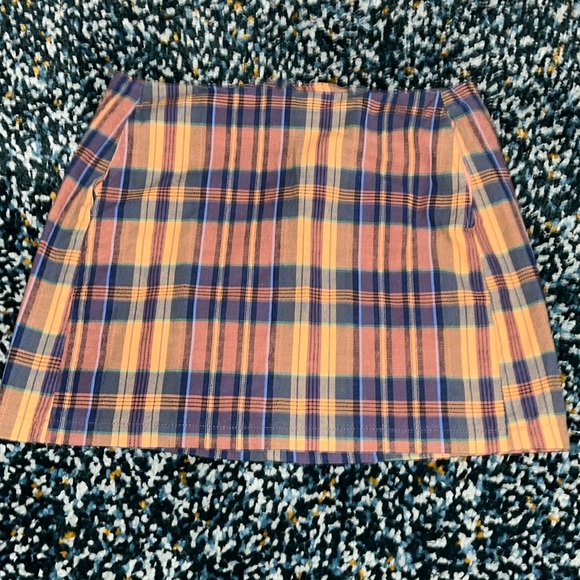 Urban Outfitters size M, plaid mini skirt - Picture 4 of 7